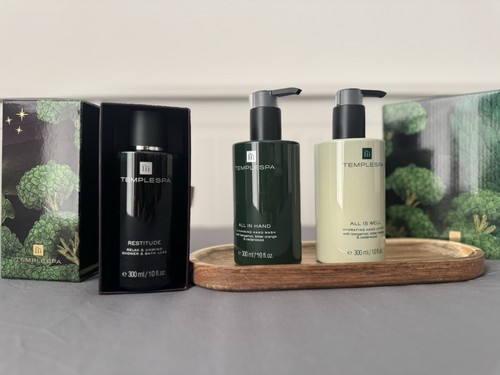 Templespa hand heart - on, heart”
